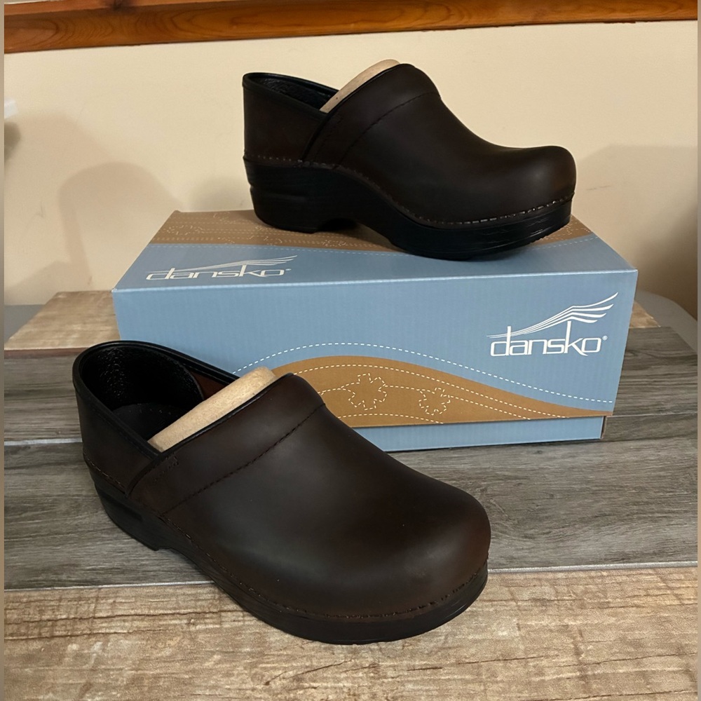 NEW!Dansko Professional Women's Antique Brown Clogs Size 37